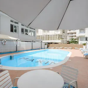 Hotel Arena Con Piscina Cattolica
